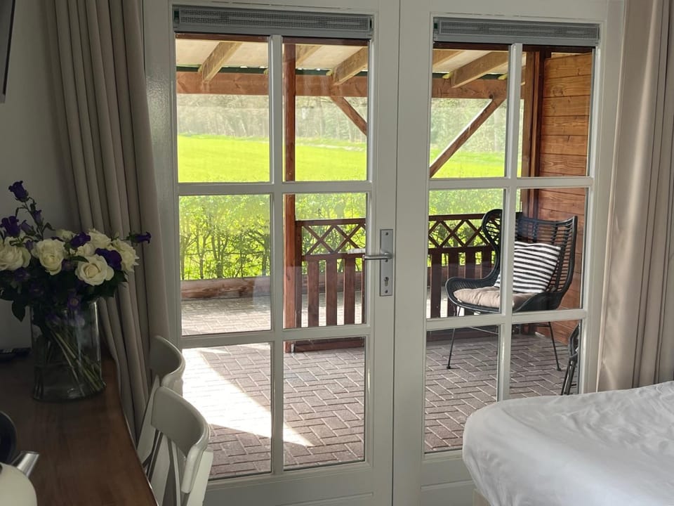 Spring, Bed, View (from property/room), Balcony/Terrace, Seating area, Bedroom, Garden view