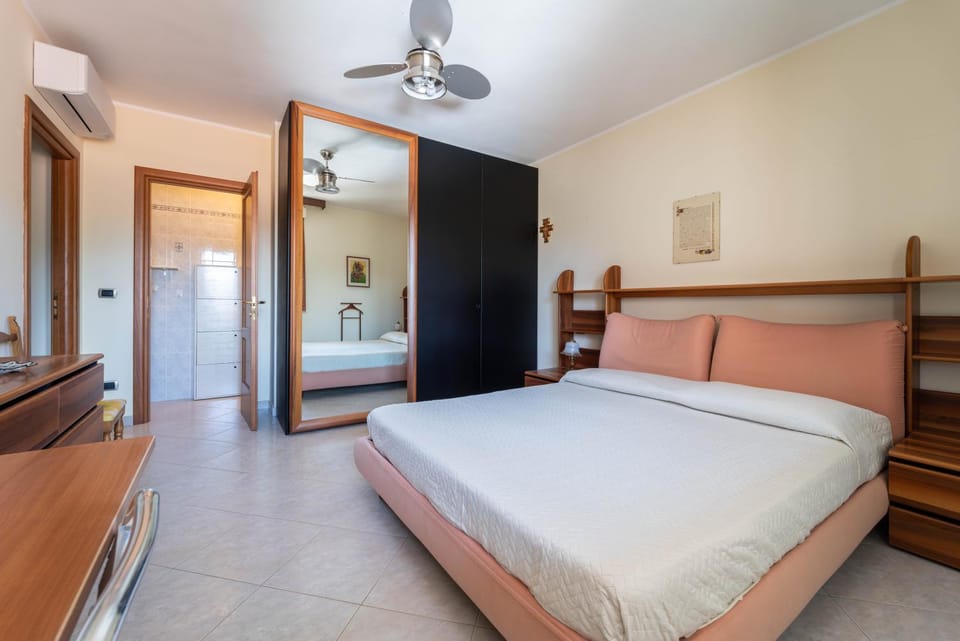 Bed, Photo of the whole room, Bedroom, wardrobe, air conditioner