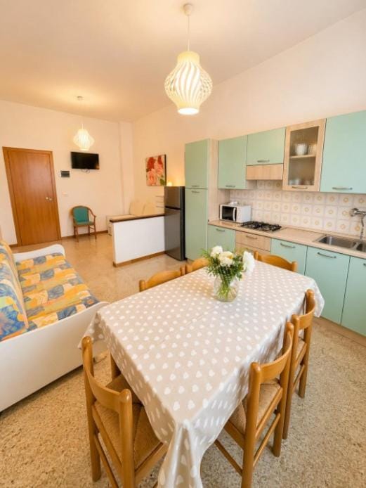 Living room, Dining area, kitchen