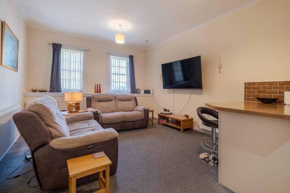 Spacious 2-Bedroom Condo With Free Parking On Site Apartment in Scotland