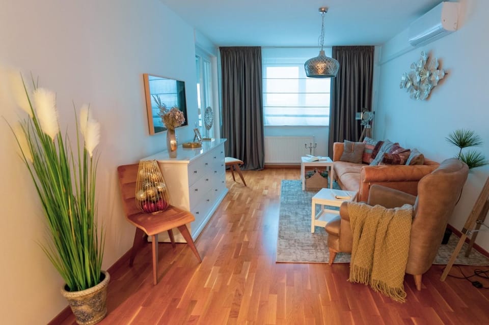 Living room, Decorative detail, Seating area, Dining area, Family, heating, air conditioner