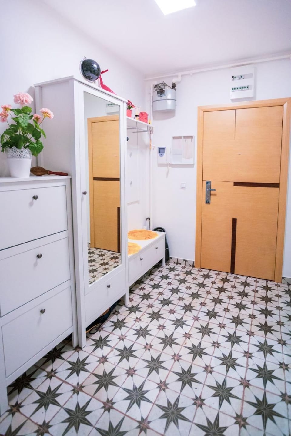 Facade/entrance, Photo of the whole room, Location, heating, internet, wardrobe