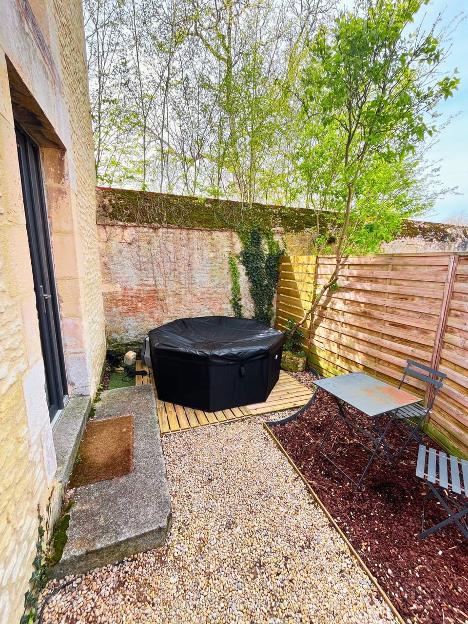 Garden, Hot Tub