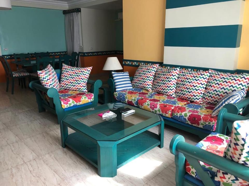 ALMADIAFAH- No forigner المضيفة للوحدات الفندقيه -عرب فقط Apartment in Egypt