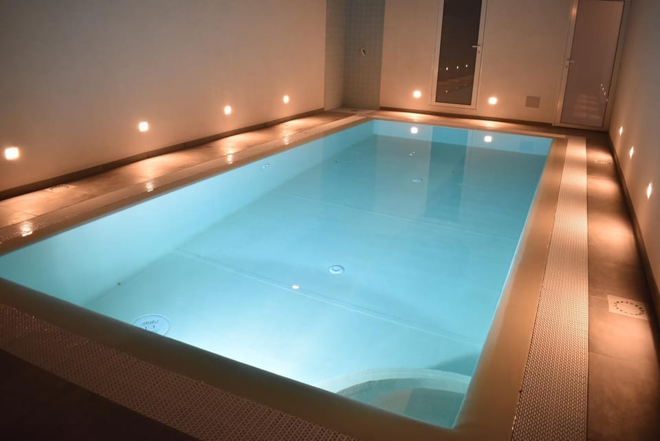 Swimming pool, Swimming pool