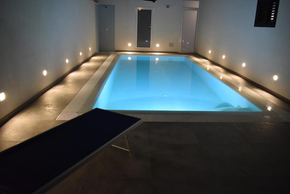 Swimming pool, Swimming pool