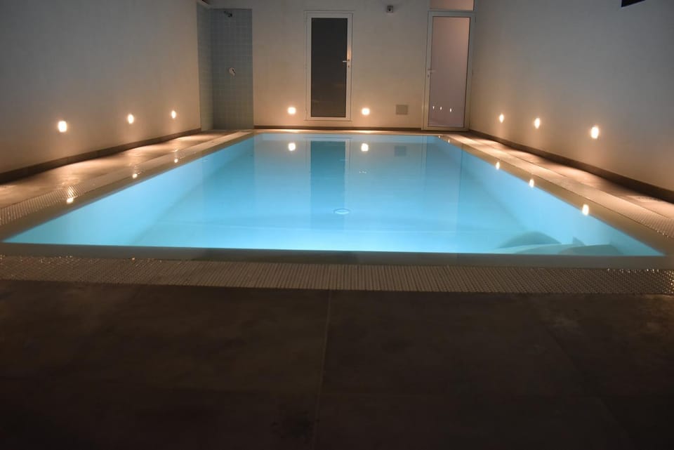 Swimming pool, Swimming pool