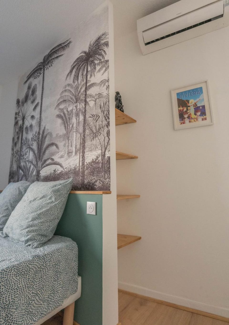 Bedroom, air conditioner