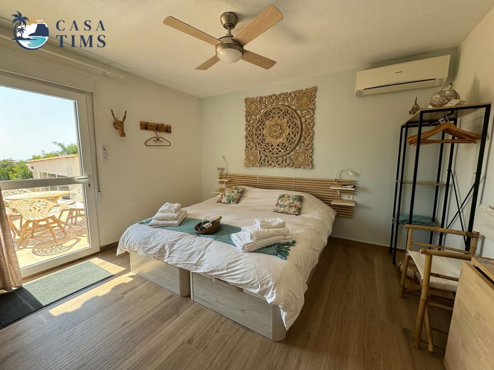 Bed, Bedroom, air conditioner