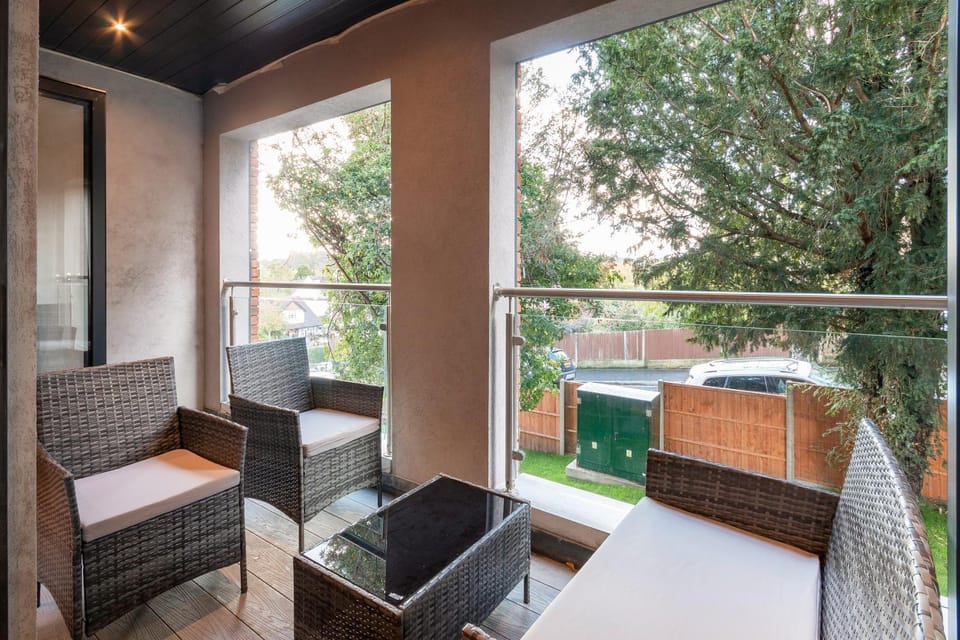View (from property/room), Balcony/Terrace, Seating area, Garden view