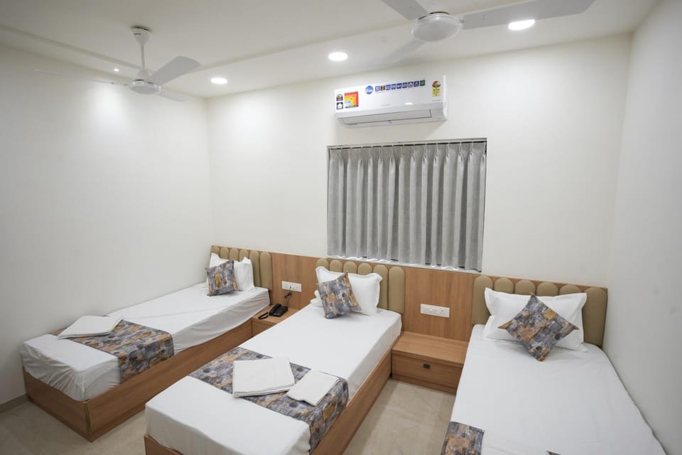 Photo of the whole room, Bedroom, fireplace, air conditioner