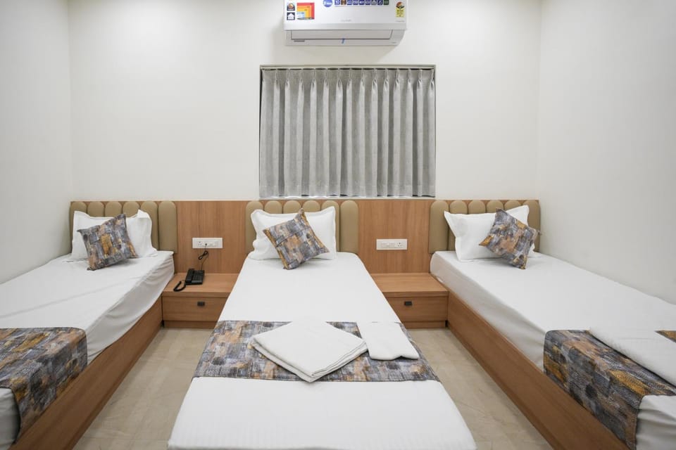 Bed, Photo of the whole room, Bedroom, air conditioner