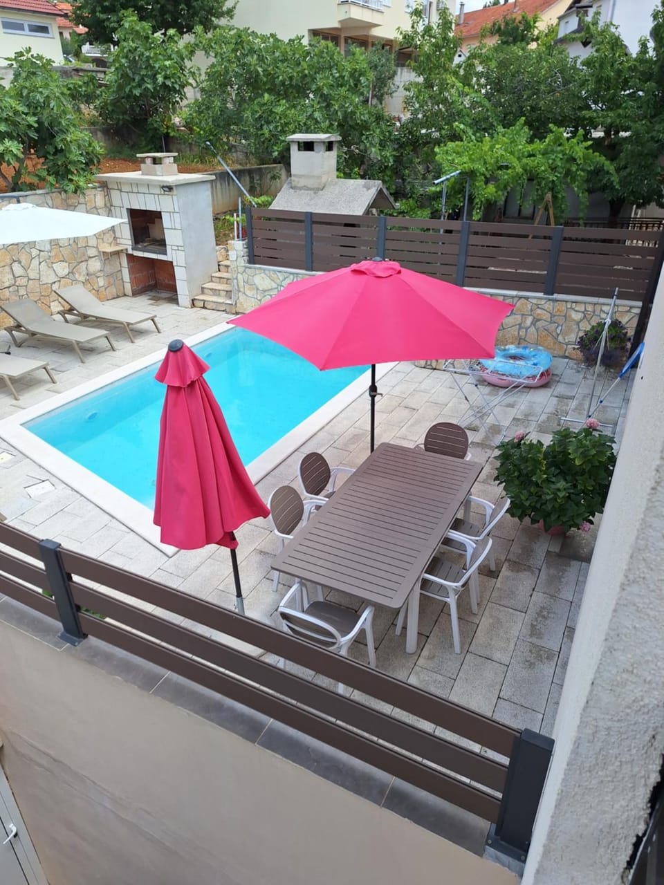 LUXURY Apartment IMOTA,with private pool,big Free Parking,Car EVcharger Apartment in Imotski