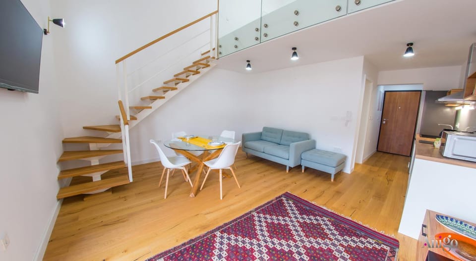 TV and multimedia, Kitchen or kitchenette, Living room, Seating area, Dining area