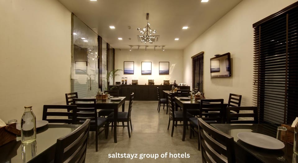 Restaurant/places to eat, Living room, Seating area