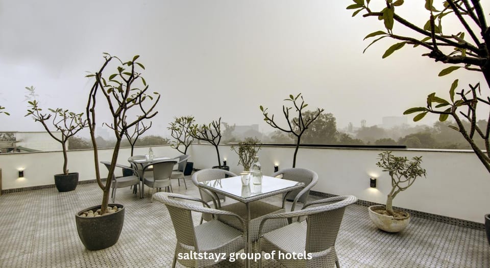 Patio, Day, Natural landscape, View (from property/room), Balcony/Terrace, Living room, Seating area, Dining area, Lake view, River view