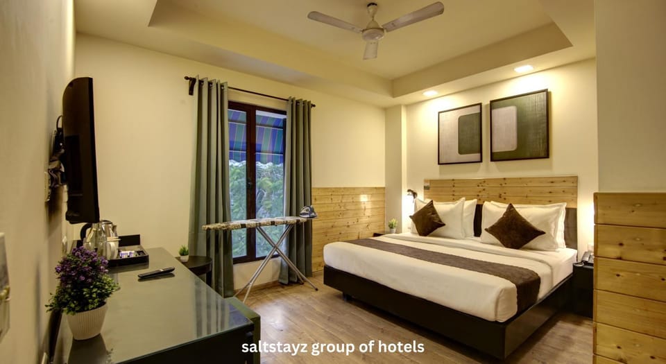 TV and multimedia, Photo of the whole room, Bedroom, fireplace, air conditioner
