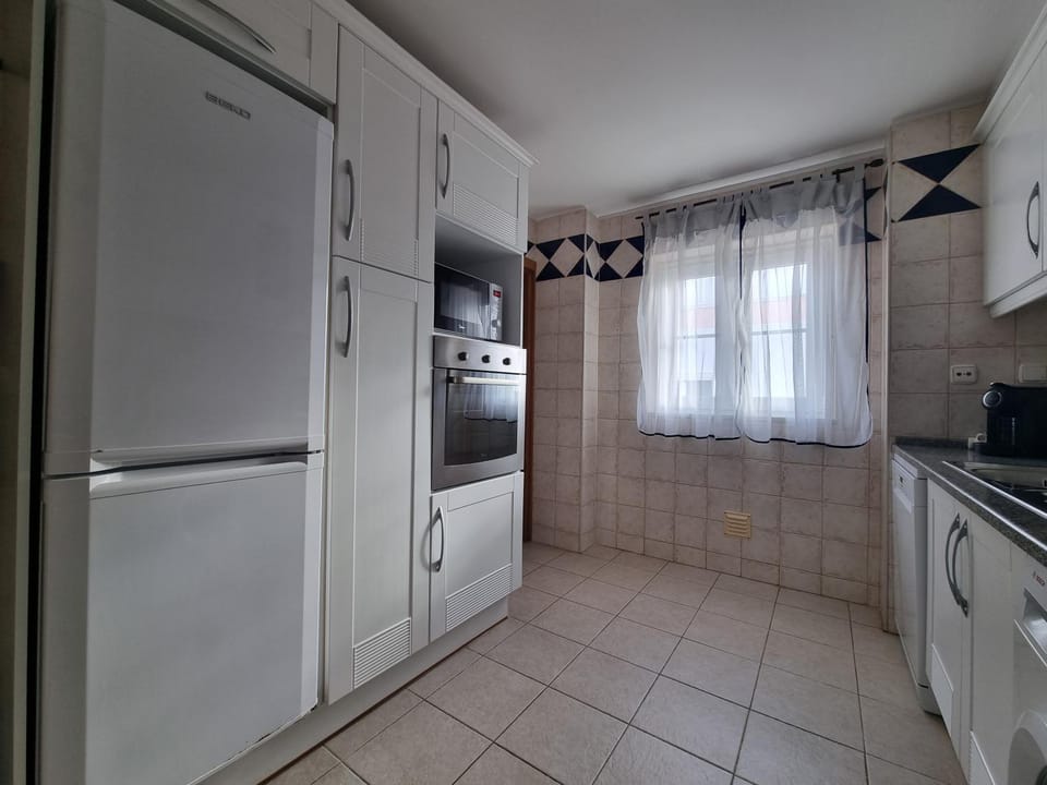 Coffee/tea facilities, Kitchen or kitchenette, dishwasher, microwave, oven