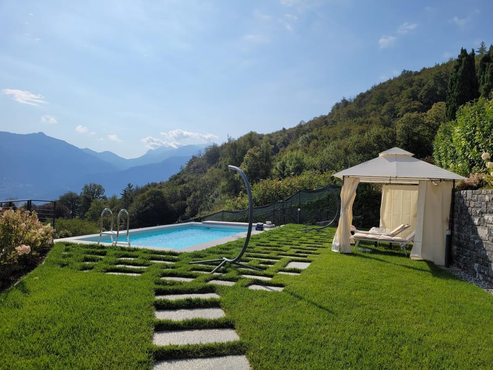 Nearby landmark, Spring, Day, Natural landscape, Garden, Garden, Garden view, Mountain view, Swimming pool, sunbed
