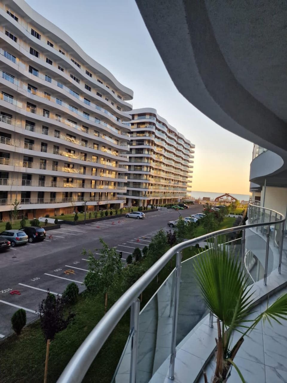 Property building, Day, Lake view, Pool view, Sea view, Location, Parking
