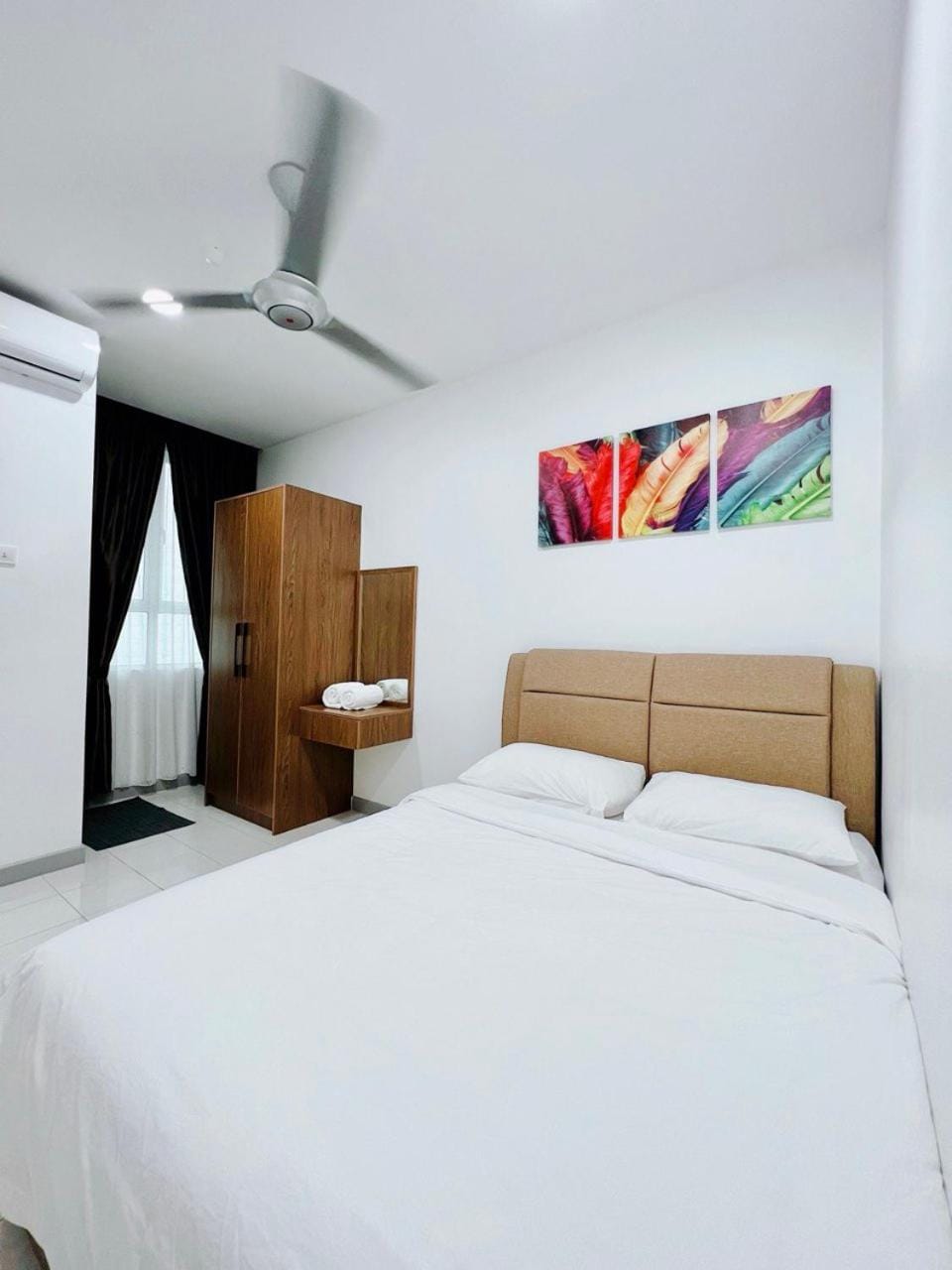 Bed, Photo of the whole room, Bedroom