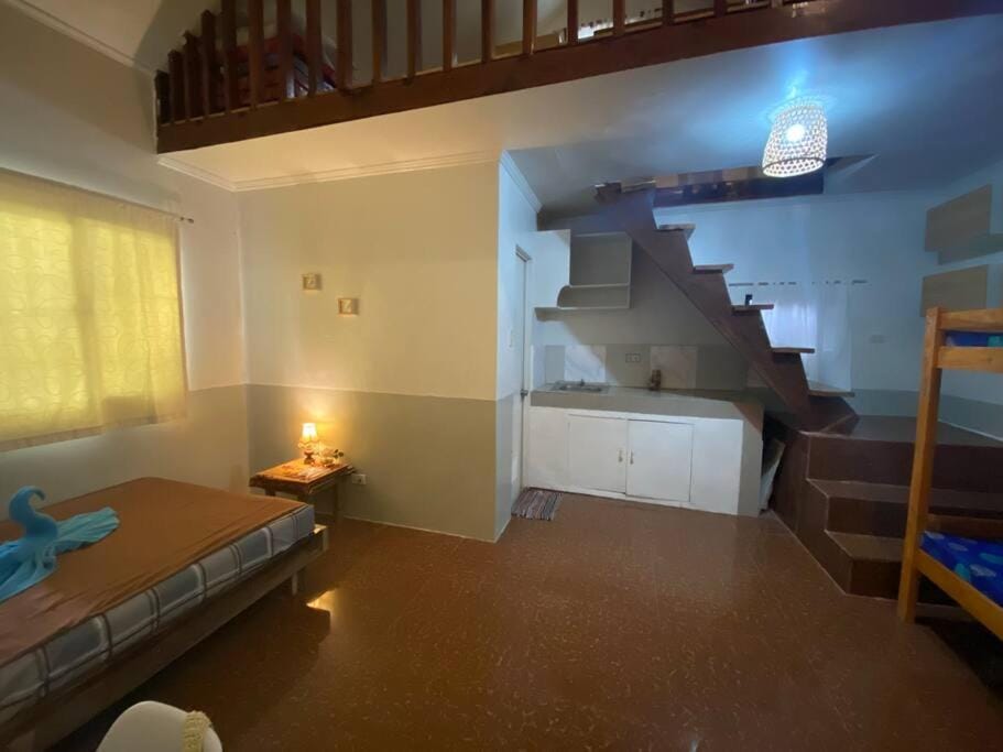 family attic house room, WI-FI, Hotshower, Aircon Villa in General Luna