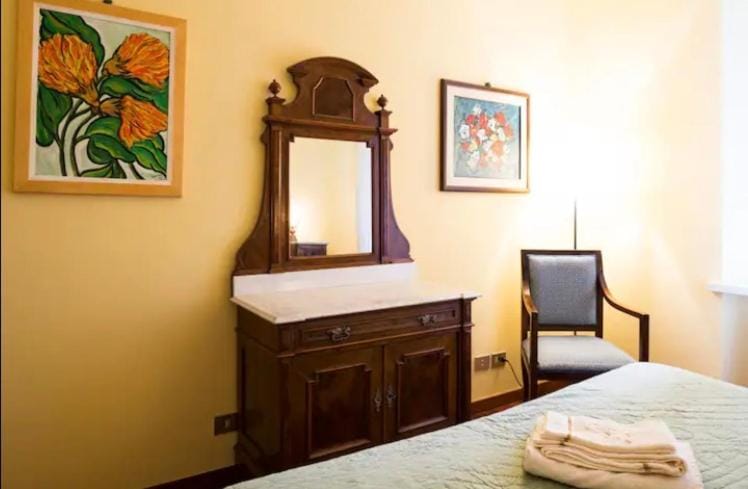 Cozy room in Palazzo Magnalbò Bed and Breakfast in Macerata