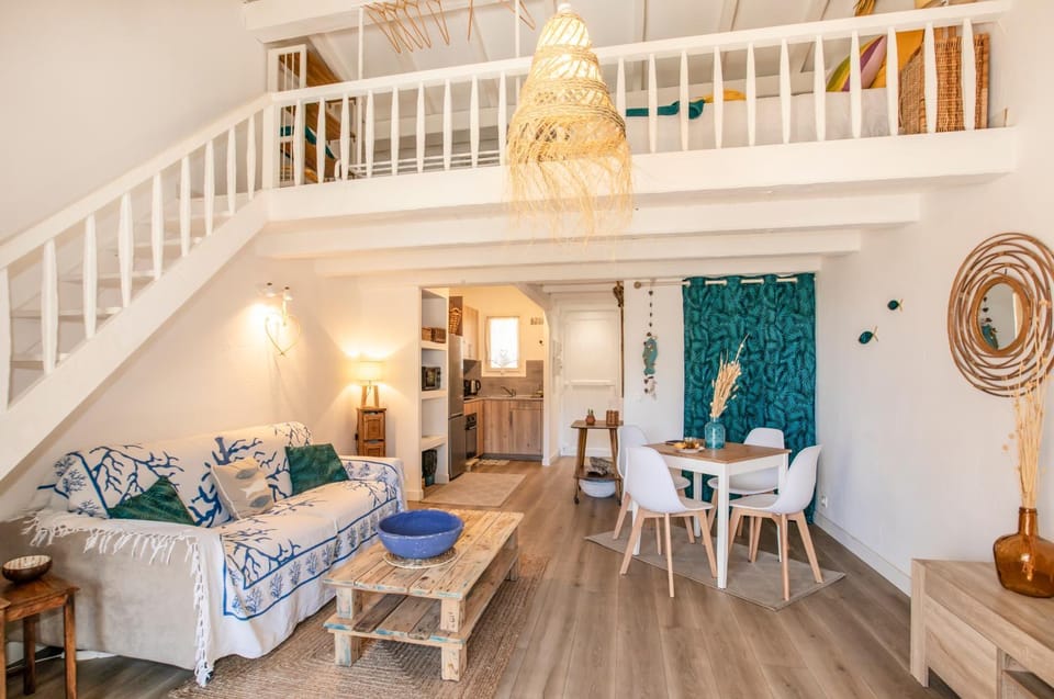Living room, Photo of the whole room, Dining area, kitchen