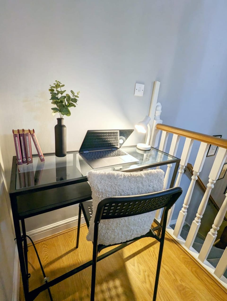 2-Bed, Sleeps 5, 2 Bath, Parking, WiFi Apartment in Colchester
