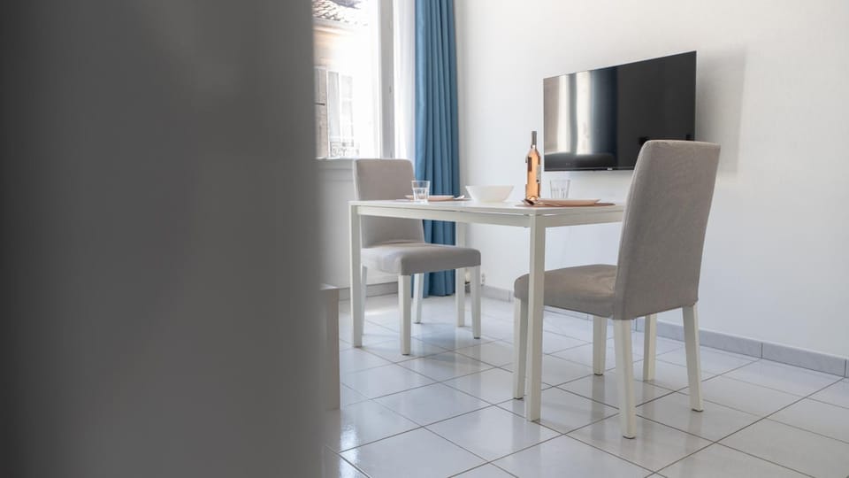 TV and multimedia, Dining area