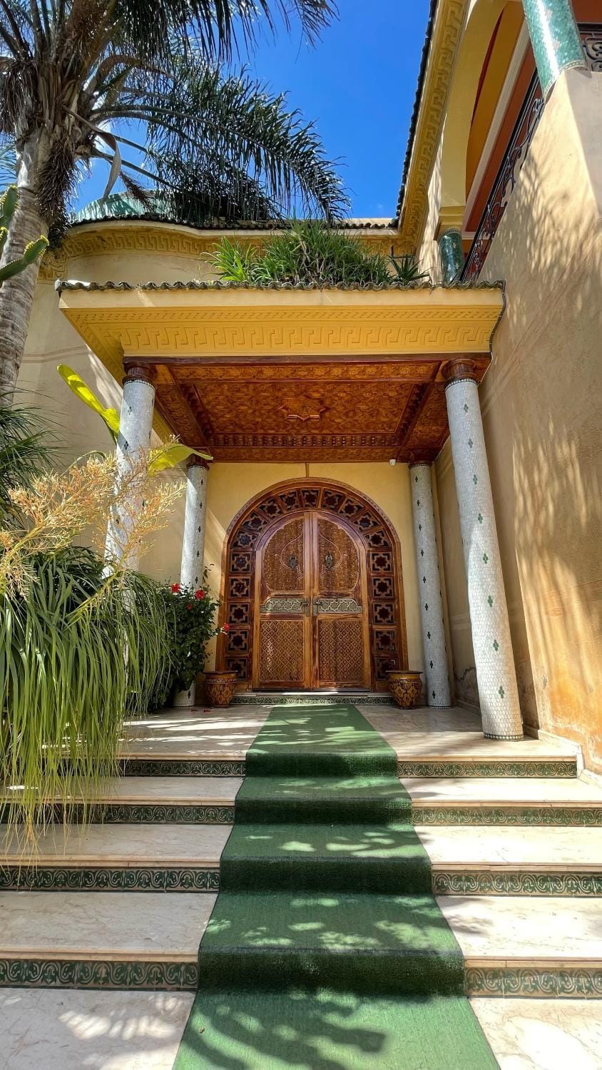 Facade/entrance
