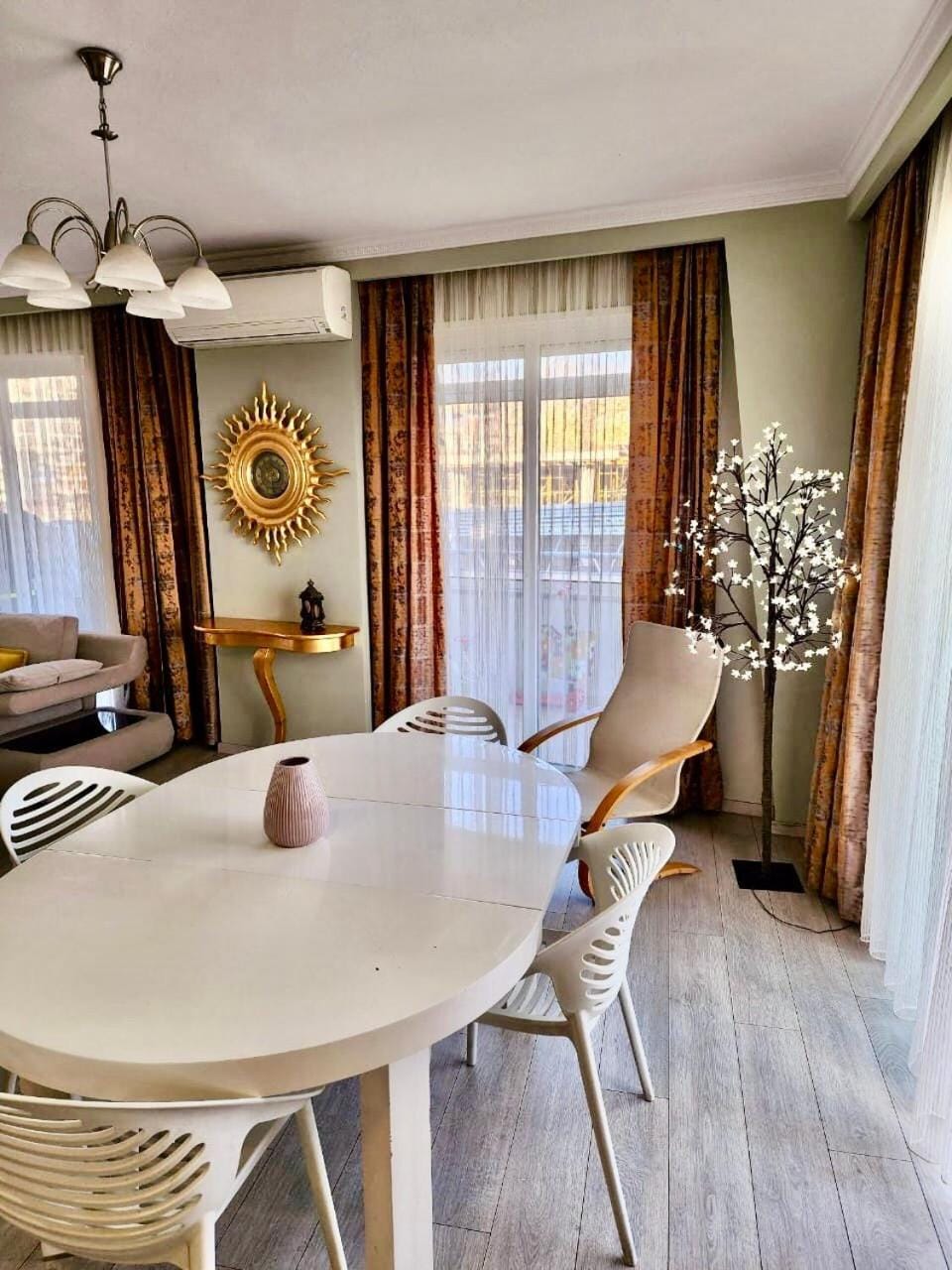 Living room, Seating area, Dining area