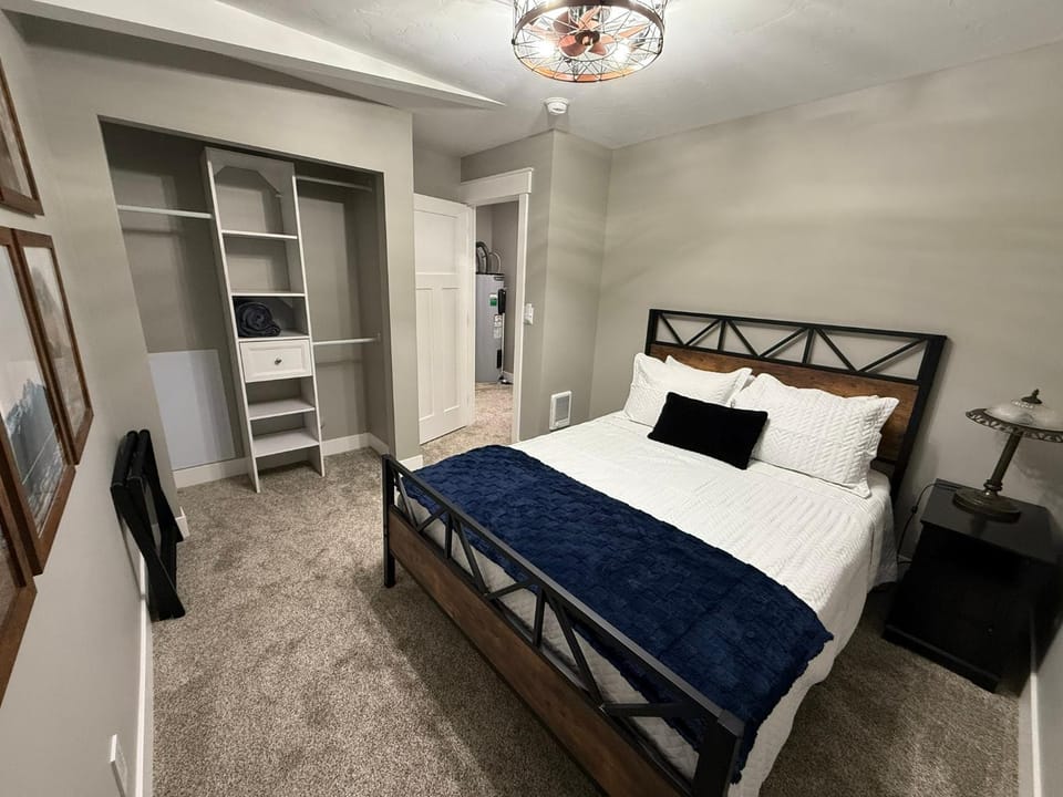 Bed, Photo of the whole room, Bedroom, wardrobe