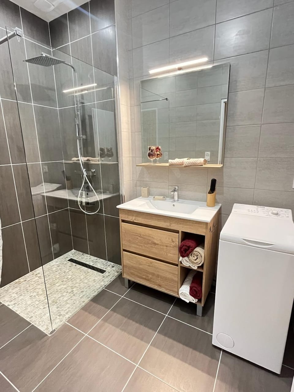 Shower, Bathroom, towels