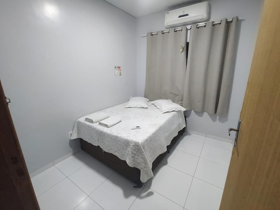check-in autônomo em Piscina, Hidro, churrasqueira, casa dispondo até 3 quartos, 3 ar, 2b, tudo privativo - Reserva valor 6 hóspedes para abrir os 3 quartos com ar, 2 banheiros, sala, cozinha, garagem até 2 e pátio descontão por duração! House in State of Mato Grosso, Brazil