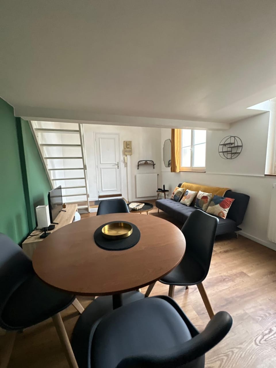 Living room, Dining area