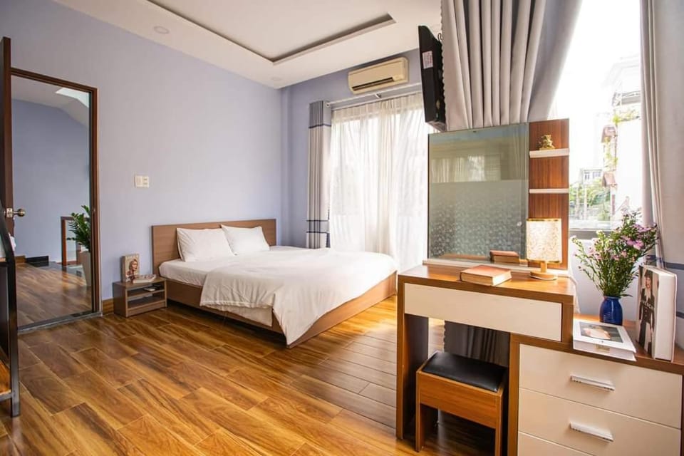 Bed, TV and multimedia, Bedroom, hair dresser, air conditioner