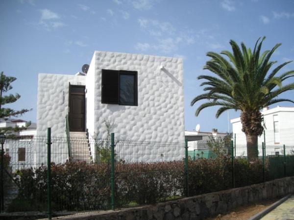 LA MAYOR BUNGAMERICA AU BORD DE L'OCEAN RESIDENTIEL House in Playa de las Americas