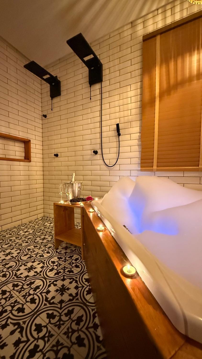 Hot Tub, Bath