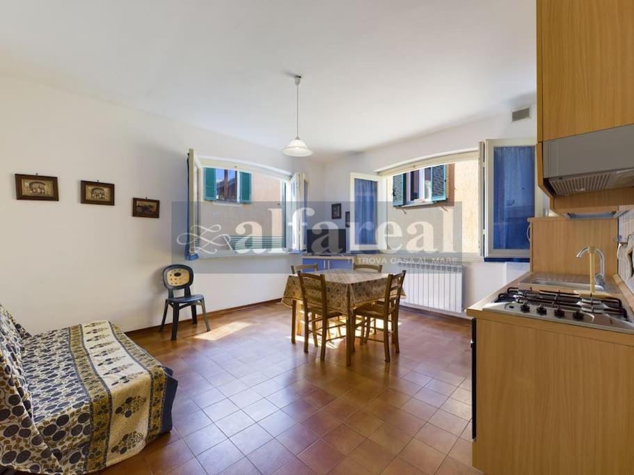 Kitchen or kitchenette, Seating area, Dining area, pet friendly, stove
