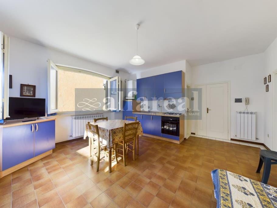 Kitchen or kitchenette, Living room, Dining area, pet friendly