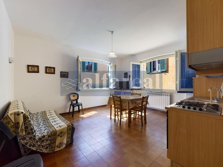 Kitchen or kitchenette, Living room, Dining area, pet friendly, stove