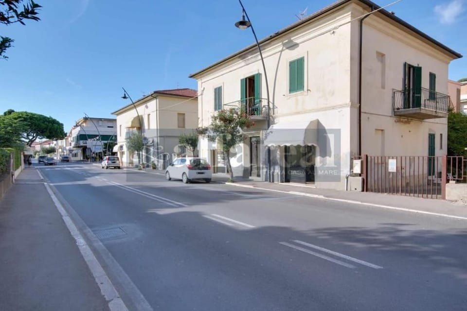Property building, Neighbourhood, Street view, Parking