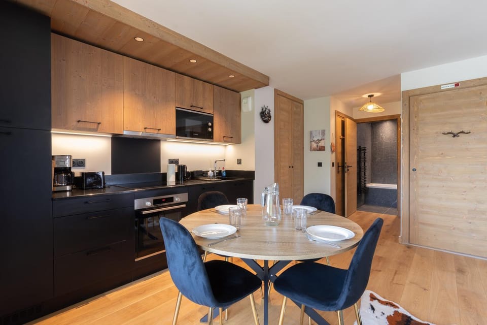 Kitchen or kitchenette, Living room, Dining area