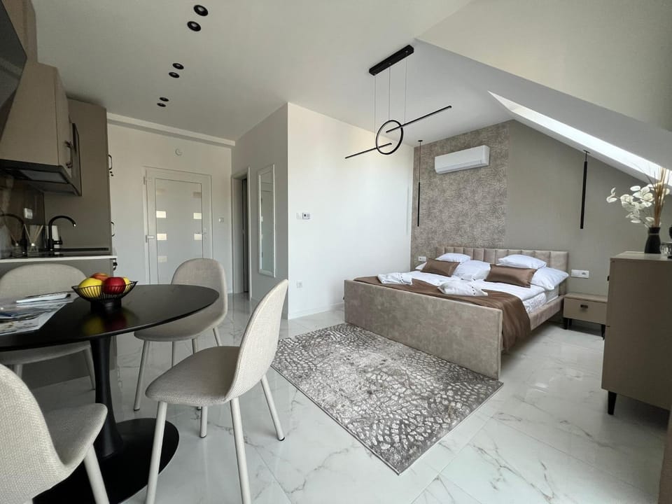 Kitchen or kitchenette, Living room, Photo of the whole room, Seating area, Dining area, Bedroom