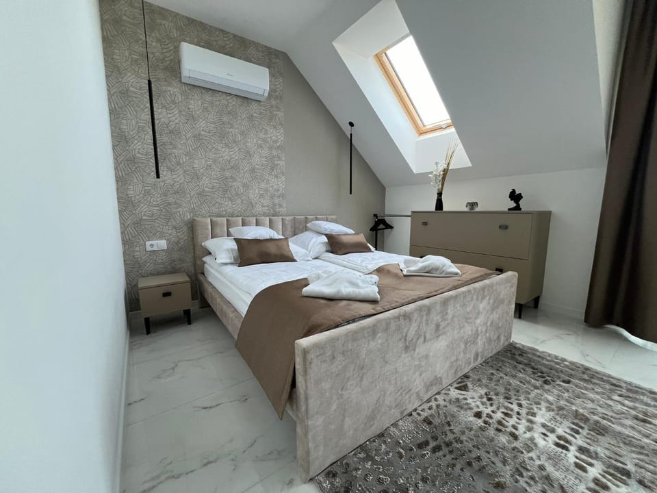 Bed, Bedroom, air conditioner