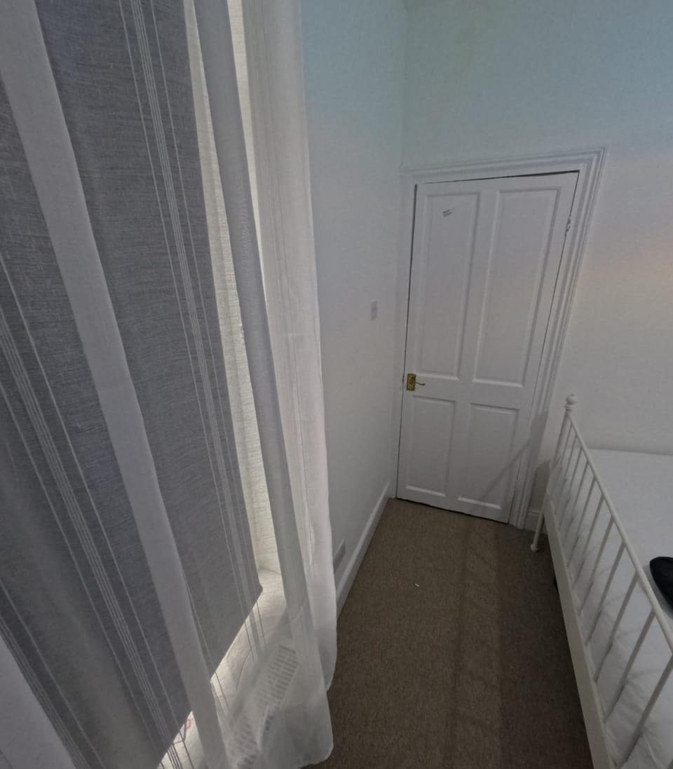 King Size Bed Room with Private Gym Access Vacation rental in Portsmouth
