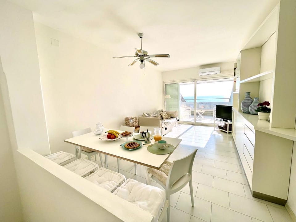 TV and multimedia, Dining area