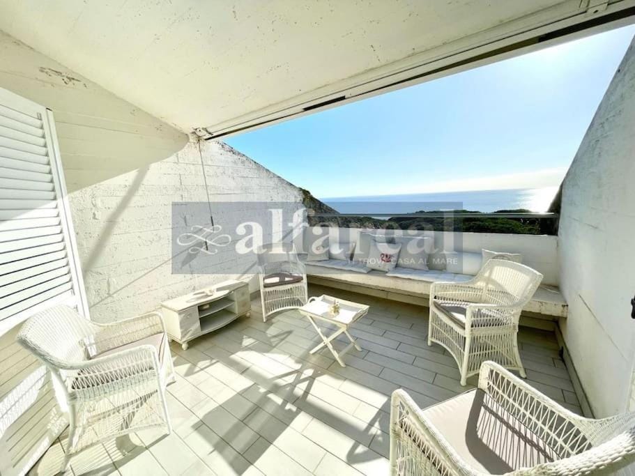 View (from property/room), Balcony/Terrace, Living room, Sea view