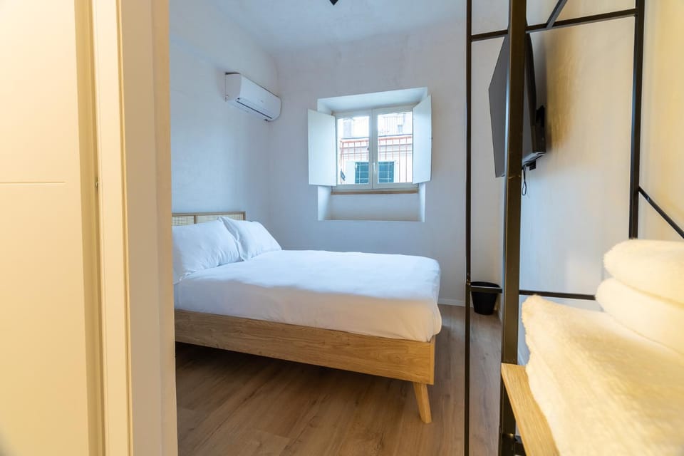 Bed, Bedroom, towels, air conditioner